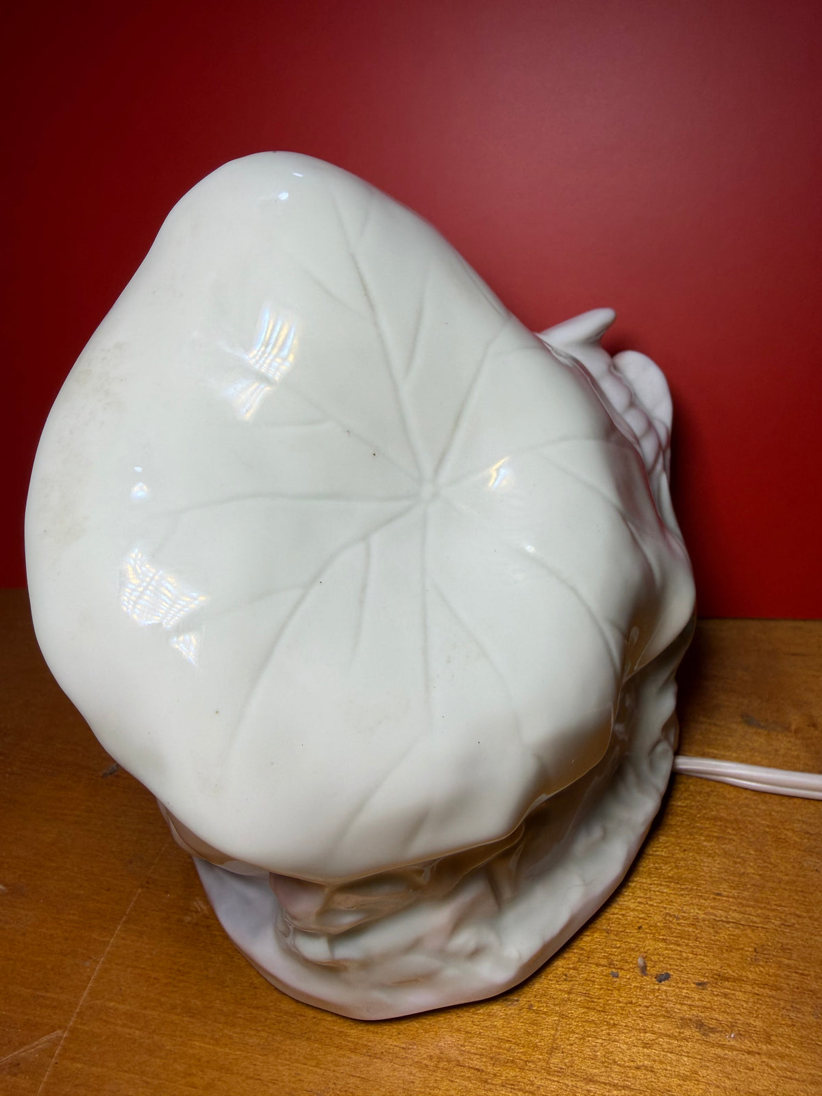 Vintage Porcelain Kissing Swans Night Light — Lily Pad & Pink Blossoms