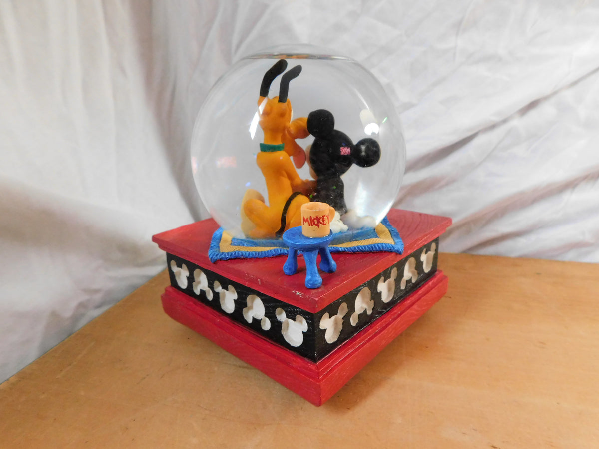 Globo de nieve musical de Mickey Mouse y Pluto de Disney vintage | Toca "Best of Friends" | Coleccionable de Toon Times
