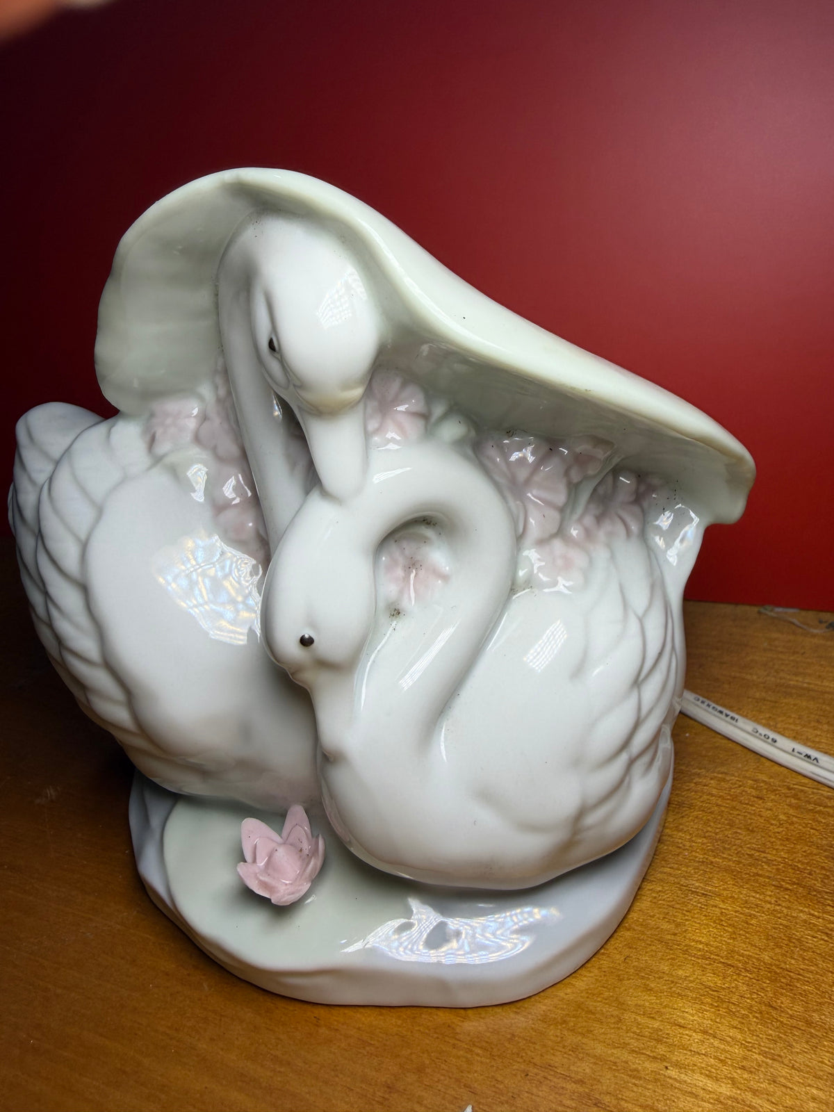 Vintage Porcelain Kissing Swans Night Light — Lily Pad & Pink Blossoms