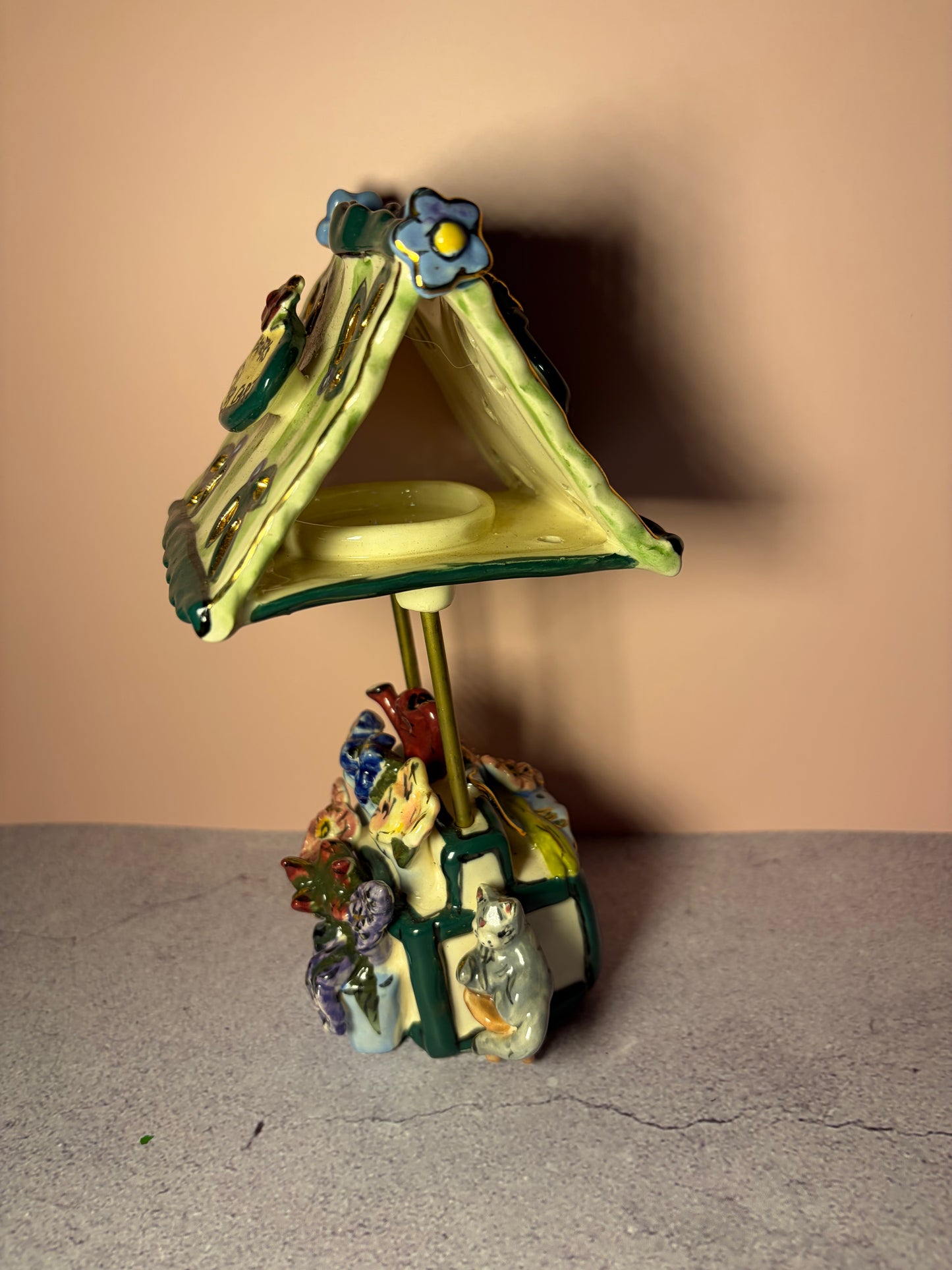 Luz nocturna de cerámica Carrito de Flores de Blue Sky Clayworks | Heather Goldmine | Pieza firmada por la artista
